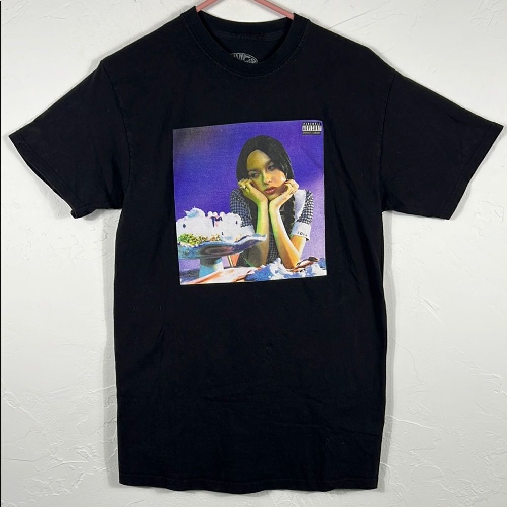 🔥Authentic Olivia Rodrigo 90's Parody Sour Concert Band Tour Tee Sz Med. - EUC